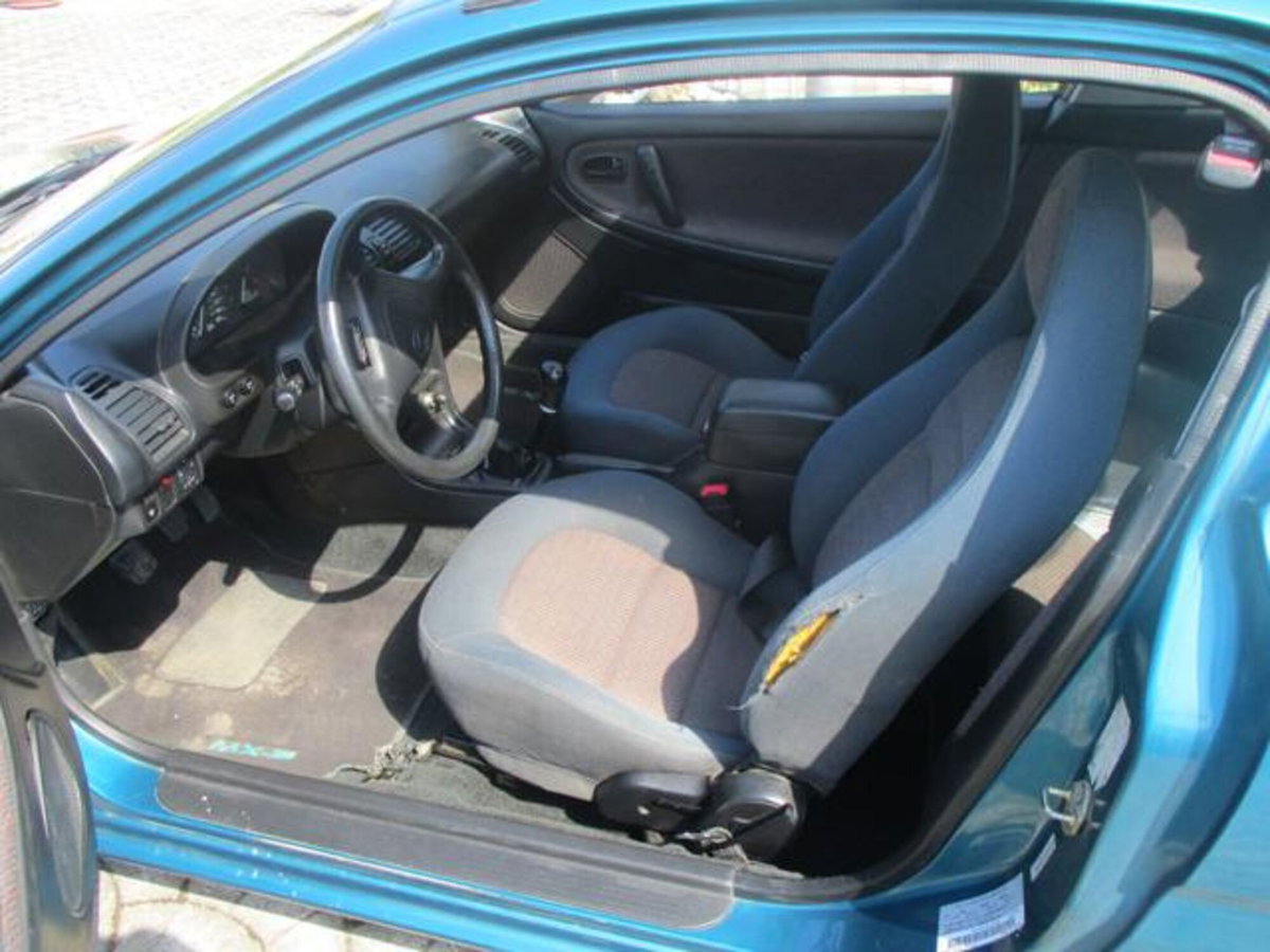 Mazda MX-3 1.8i V6 24V cat (11)
