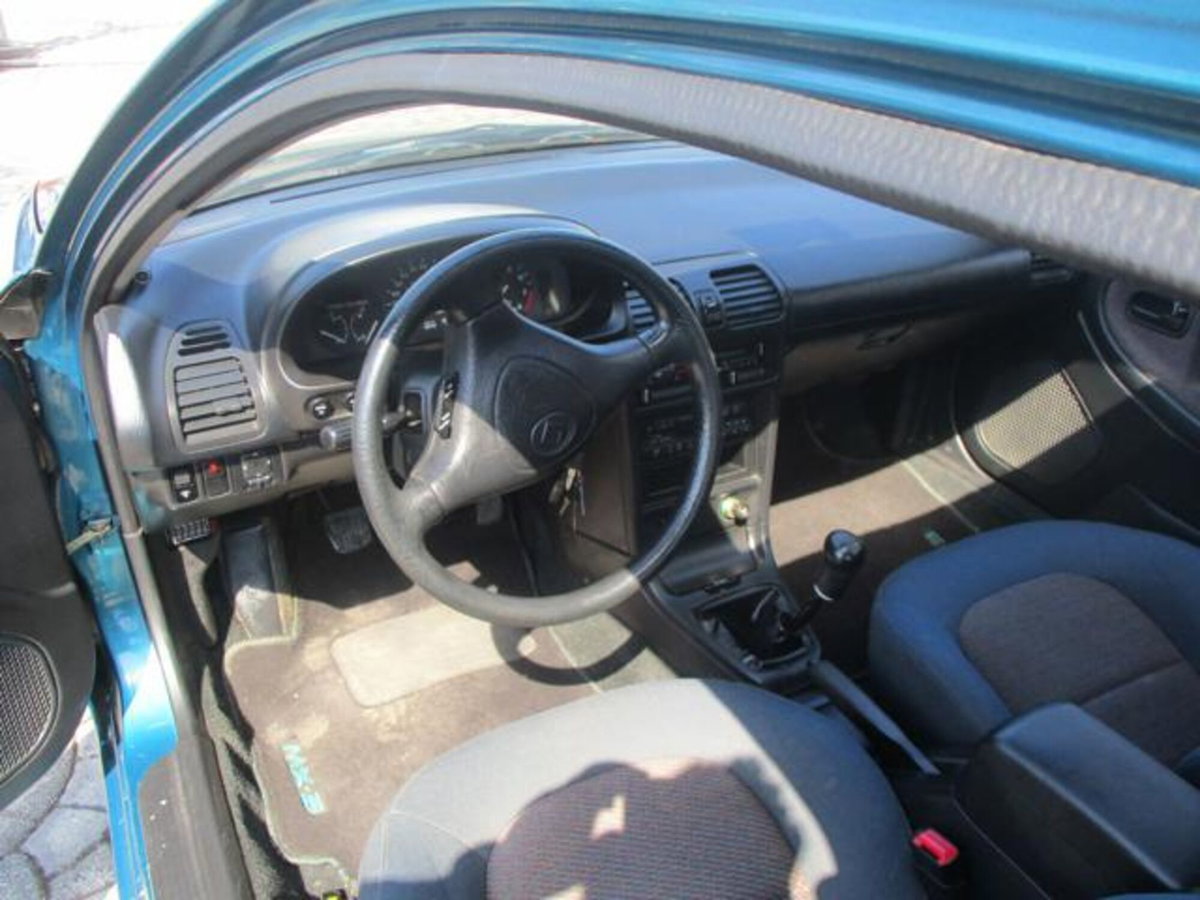 Mazda MX-3 1.8i V6 24V cat (12)