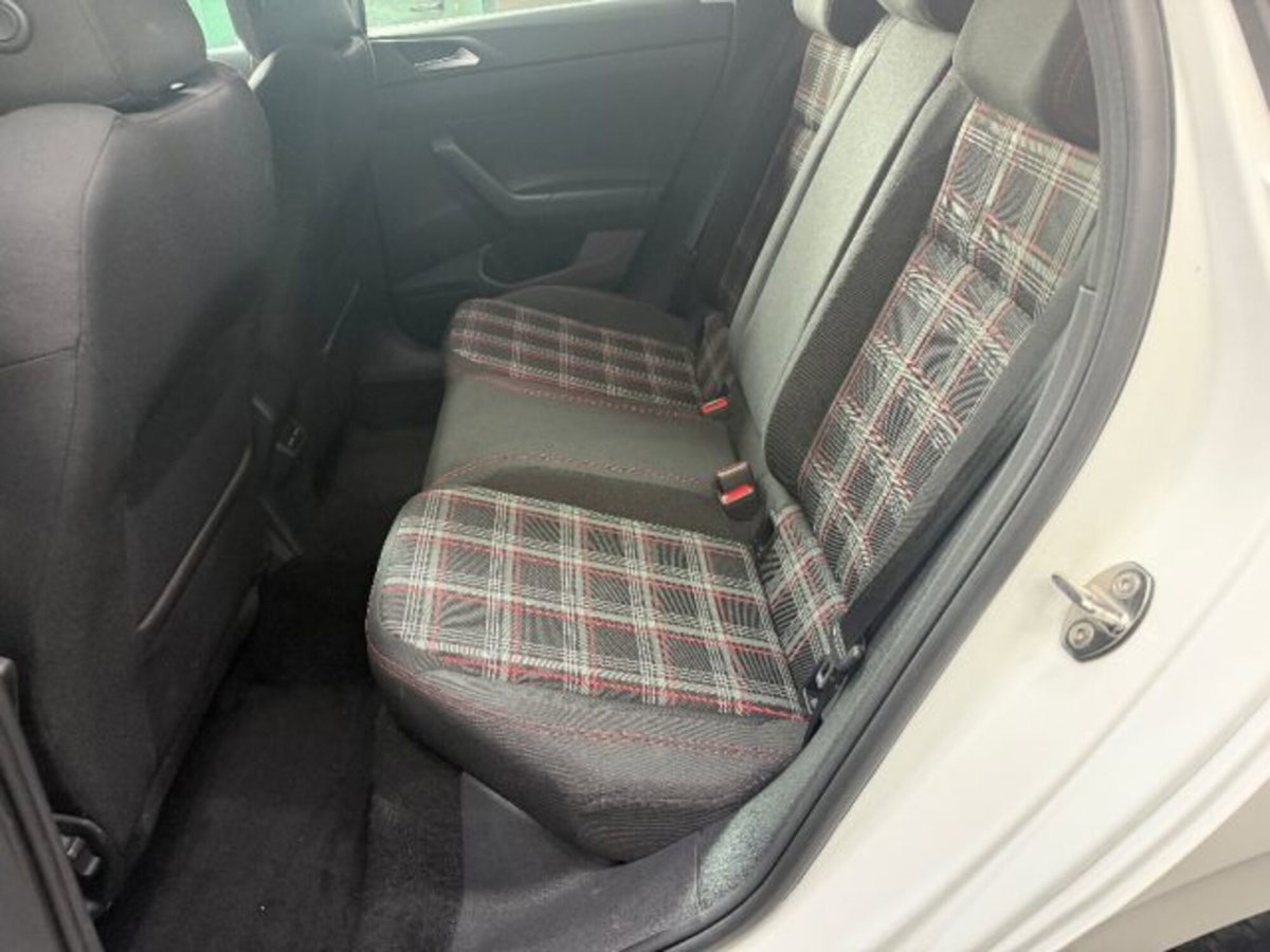 Volkswagen Polo 2.0 TSI DSG GTI BlueMotion Technology (9)