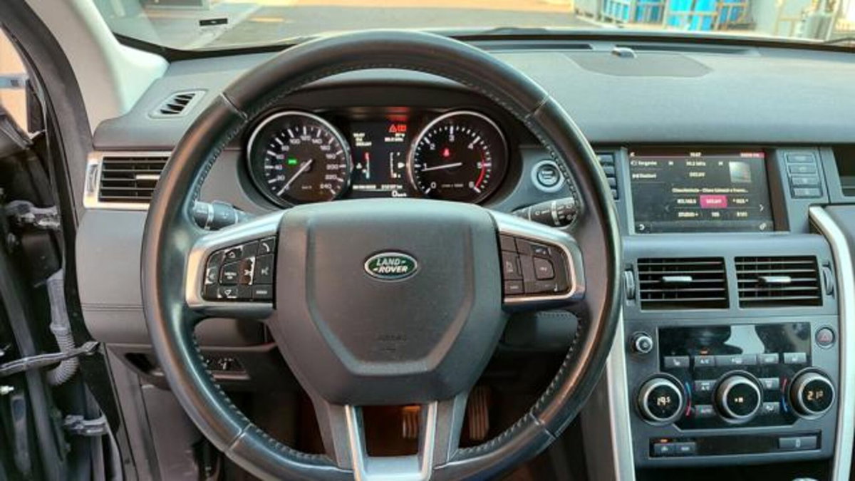 Land Rover Discovery Sport 2.0 TD4 150 CV HSE (10)
