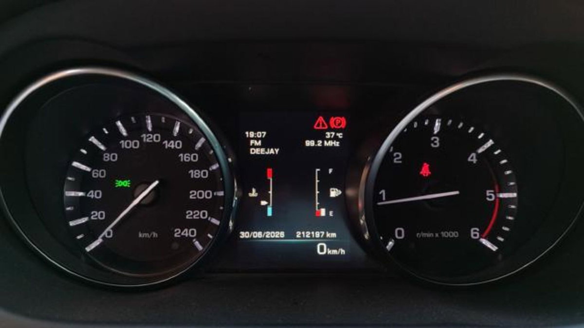 Land Rover Discovery Sport 2.0 TD4 150 CV HSE (9)