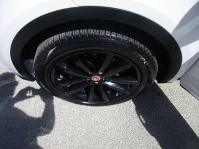 Jaguar E-Pace 2.0D 150 CV AWD R-Dynamic SE (8)