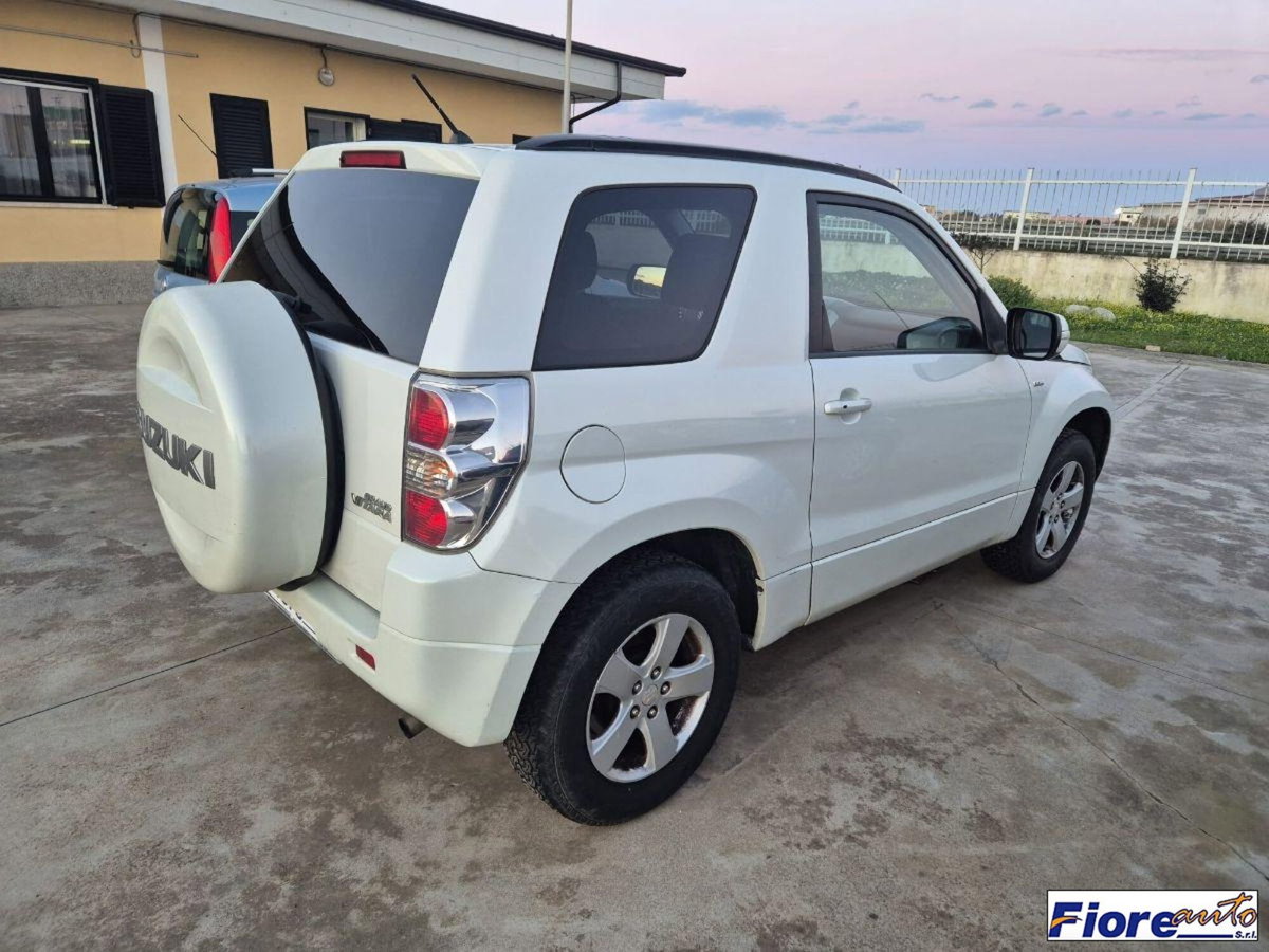 Suzuki Grand Vitara 1.9 DDiS 3p. Evolution Navi (8)