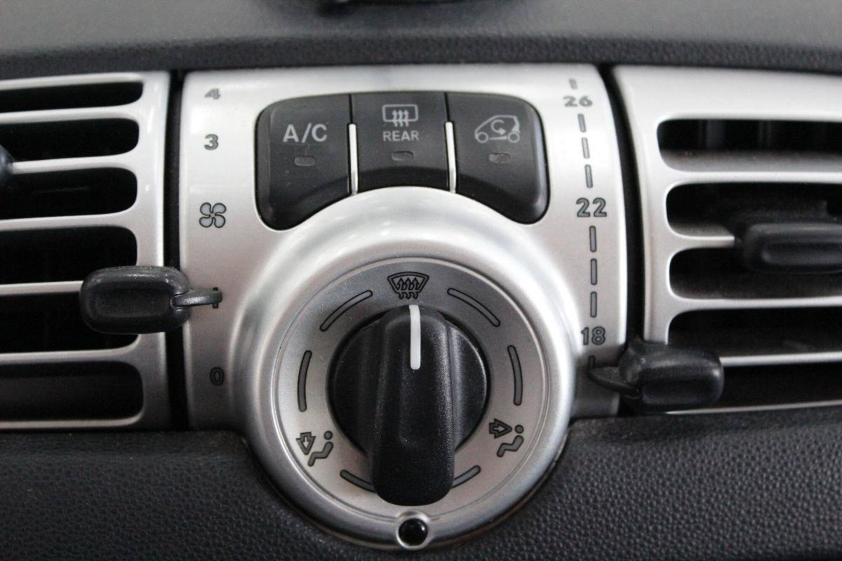 smart Fortwo 1000 52 kW MHD coupé passion (11)