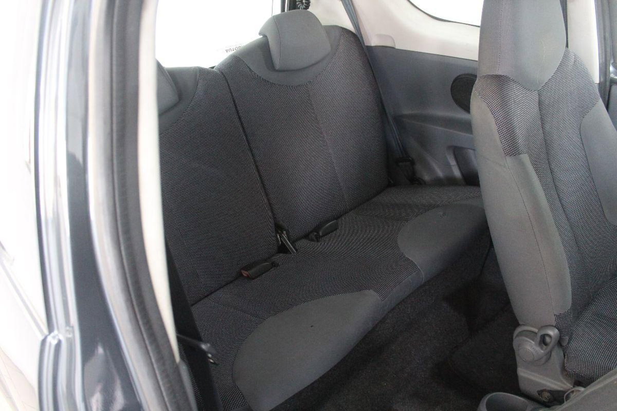 Toyota Aygo 1.0 12V VVT-i 3 porte Sol (11)