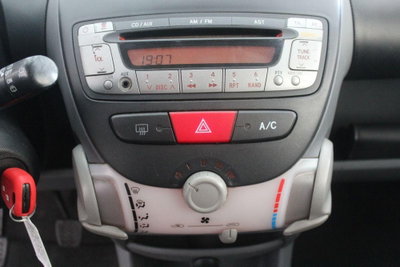 Toyota Aygo 1.0 12V VVT-i 3 porte Sol (12)