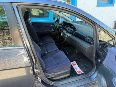 Honda FR-V 16V i-VTEC (8)