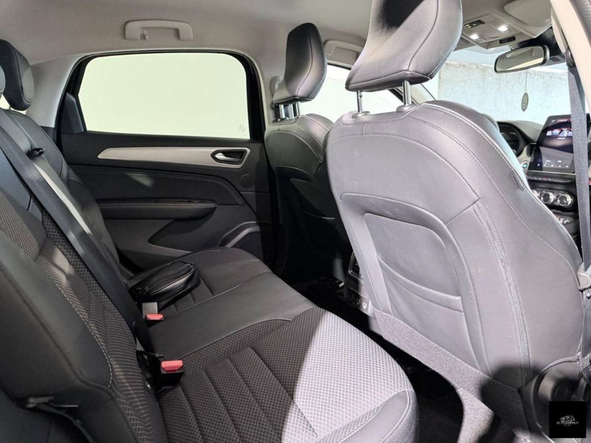 Renault Arkana Hybrid E-Tech 145 CV Techno (10)