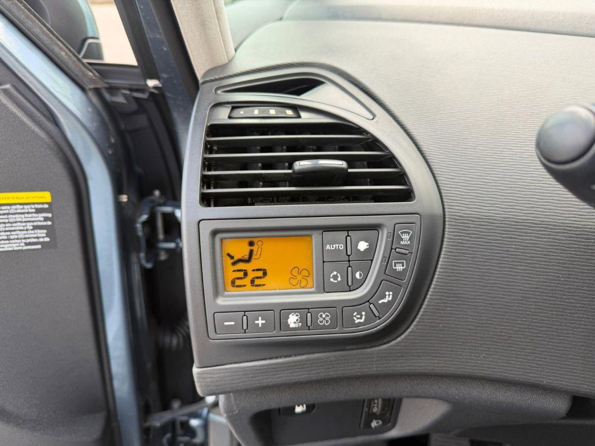 Citroen C4 Picasso 1.6 HDi 110 FAP Attraction (10)