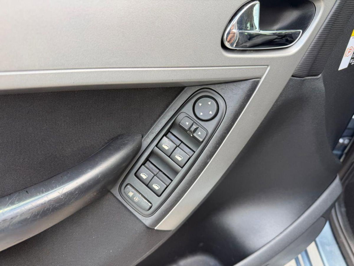 Citroen C4 Picasso 1.6 HDi 110 FAP Attraction (9)
