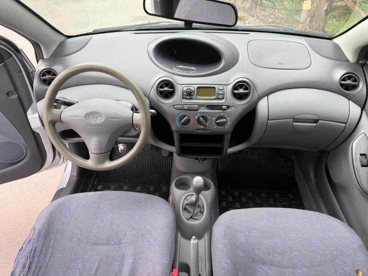 Toyota Yaris 16V cat 5 porte Sol '03 (10)
