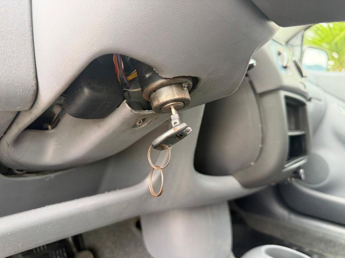 Toyota Yaris 16V cat 5 porte Sol '03 (12)