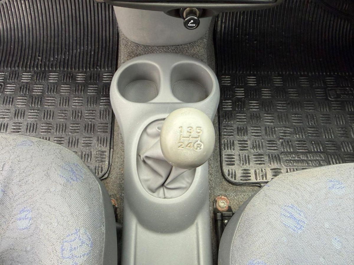 Toyota Yaris 16V cat 5 porte Sol '03 (14)
