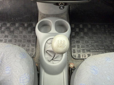 Toyota Yaris 16V cat 5 porte Sol '03 (14)
