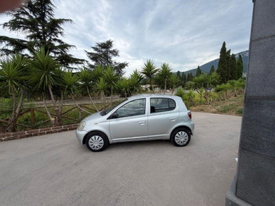 Toyota Yaris 16V cat 5 porte Sol '03 (2)
