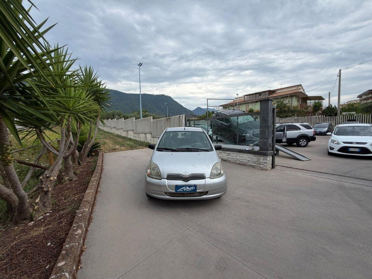 Toyota Yaris 16V cat 5 porte Sol '03 (3)