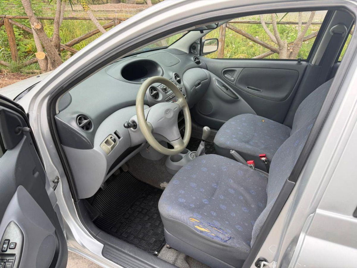 Toyota Yaris 16V cat 5 porte Sol '03 (6)