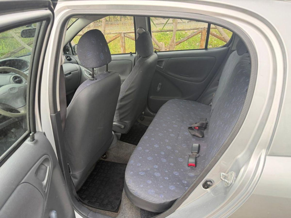 Toyota Yaris 16V cat 5 porte Sol '03 (7)