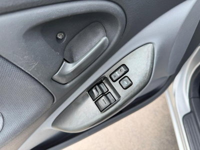 Toyota Yaris 16V cat 5 porte Sol '03 (9)