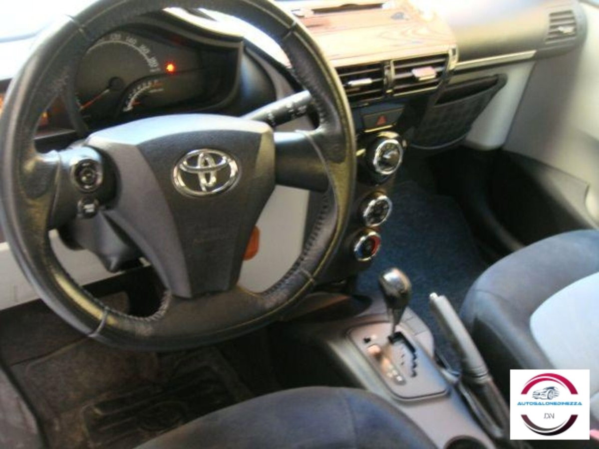 Toyota iQ 1.0 CVT Lounge (9)