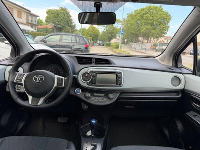 Toyota Yaris 1.5 5 porte Lounge (11)