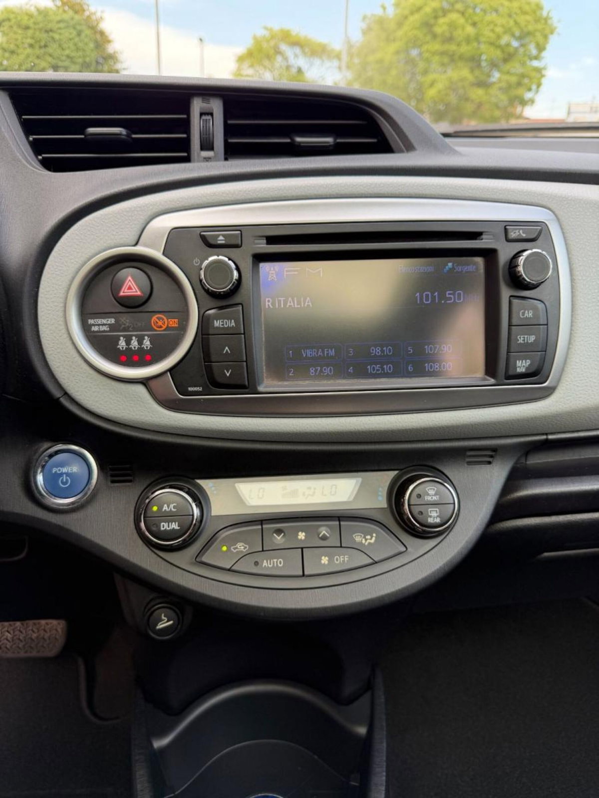 Toyota Yaris 1.5 5 porte Lounge (14)