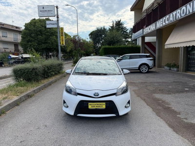 Toyota Yaris 1.5 5 porte Lounge (2)