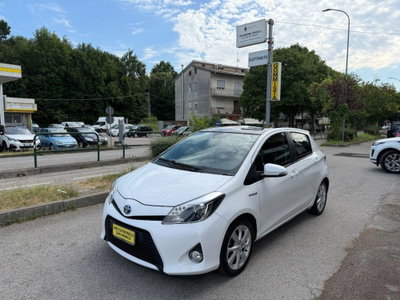 Toyota Yaris 1.5 5 porte Lounge (3)