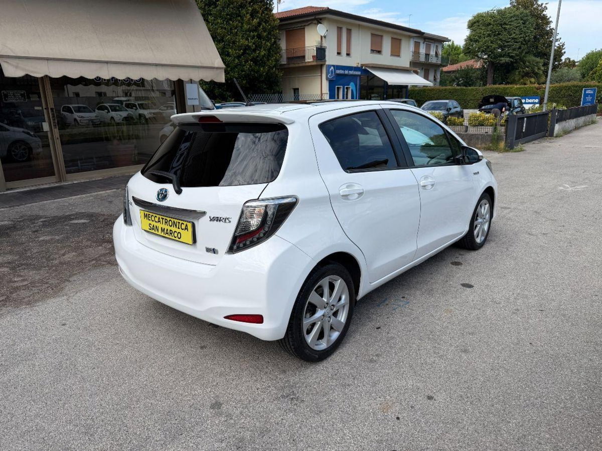 Toyota Yaris 1.5 5 porte Lounge (4)