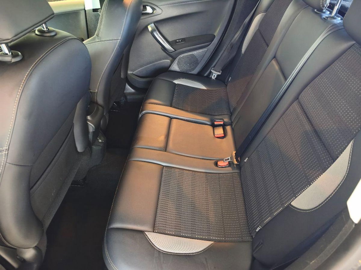 Peugeot 2008 120 S&S Allure (11)