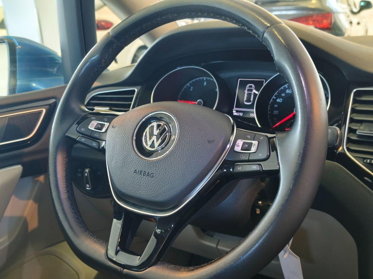 Volkswagen Golf Sportsvan 2.0 TDI DSG Executive BMT (17)