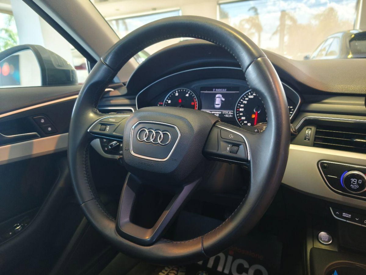 Audi A4 Avant 2.0 TDI 150 CV quattro Bus. Plus (16)