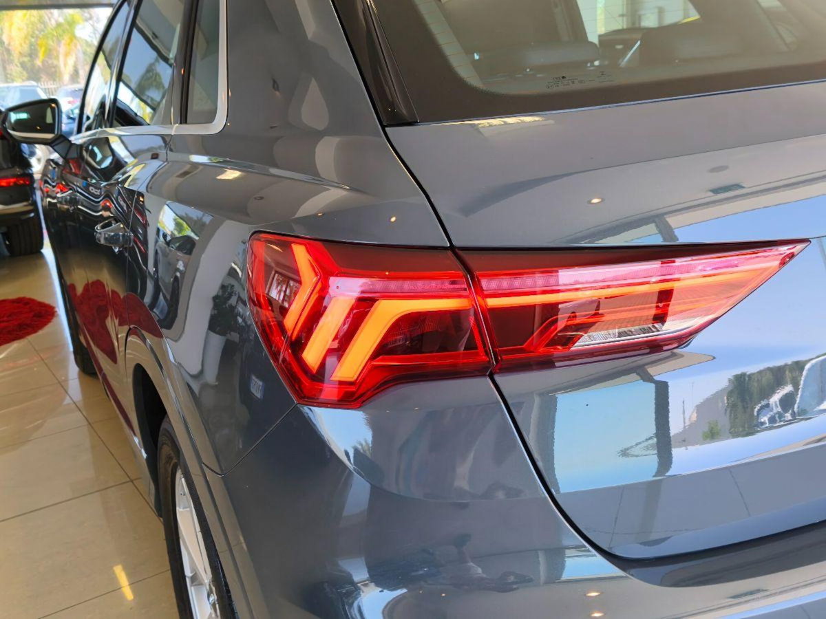 Audi Q3 40 TDI quattro S tronic Business (8)