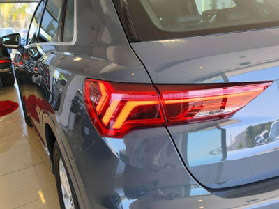 Audi Q3 40 TDI quattro S tronic Business (8)