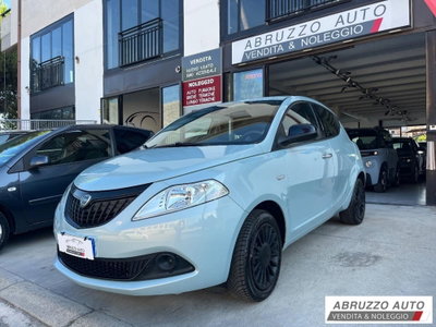 Lancia Ypsilon 1.0 FireFly 5 porte S&S Hybrid Ecochic Silver usata