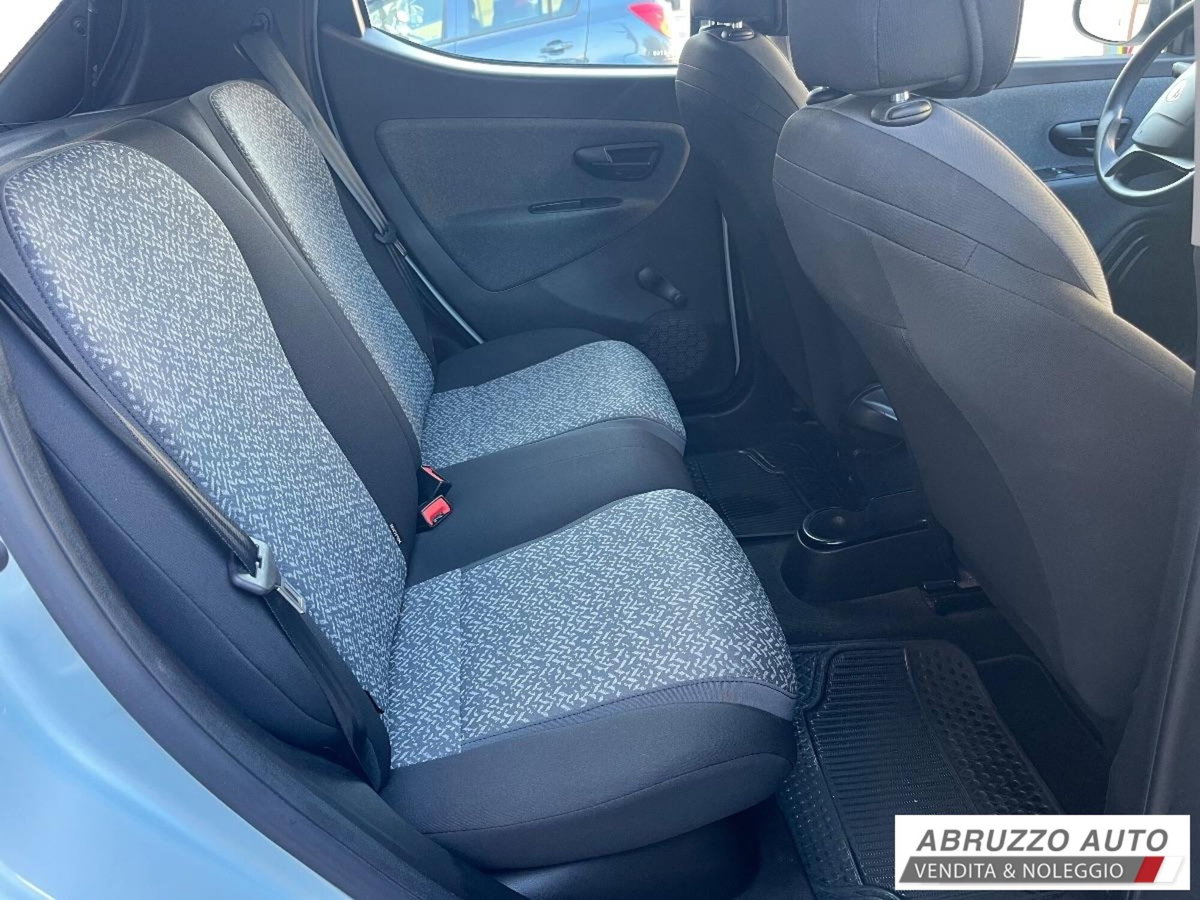 Lancia Ypsilon 1.0 FireFly 5 porte S&S Hybrid Ecochic Silver (14)