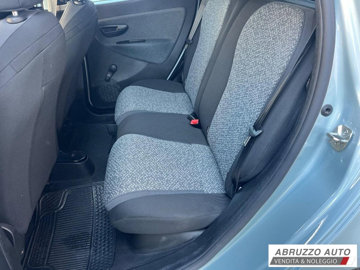 Lancia Ypsilon 1.0 FireFly 5 porte S&S Hybrid Ecochic Silver (15)
