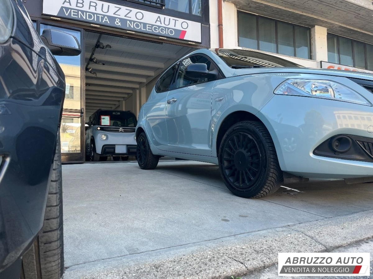 Lancia Ypsilon 1.0 FireFly 5 porte S&S Hybrid Ecochic Silver (3)
