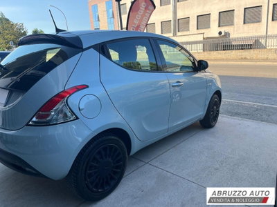 Lancia Ypsilon 1.0 FireFly 5 porte S&S Hybrid Ecochic Silver (4)