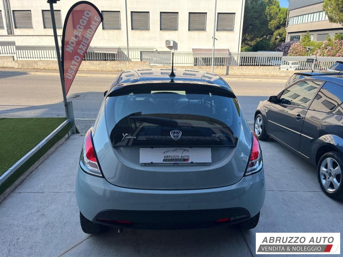 Lancia Ypsilon 1.0 FireFly 5 porte S&S Hybrid Ecochic Silver (5)