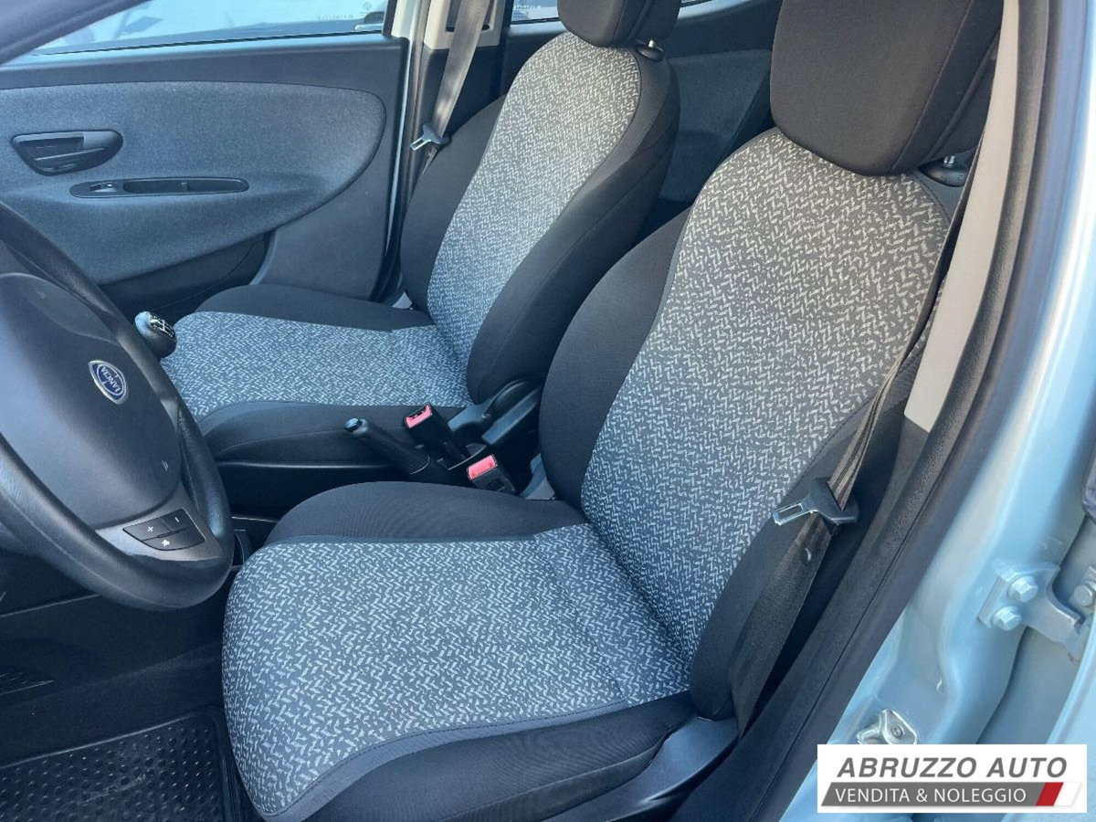 Lancia Ypsilon 1.0 FireFly 5 porte S&S Hybrid Ecochic Silver (9)