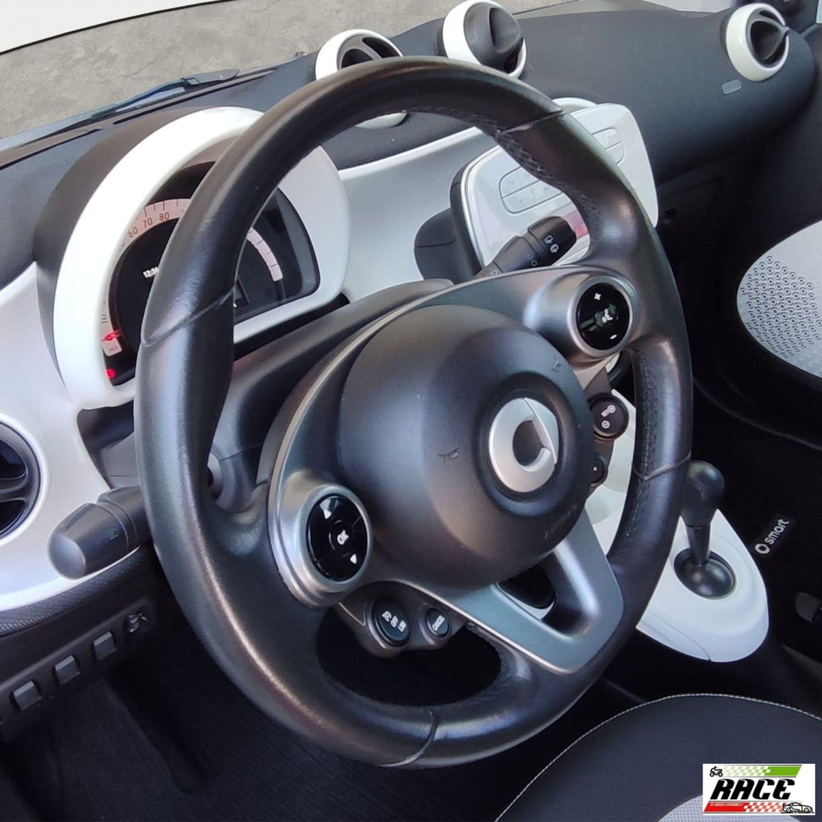 smart Fortwo 1000 52 kW MHD coupé passion (10)