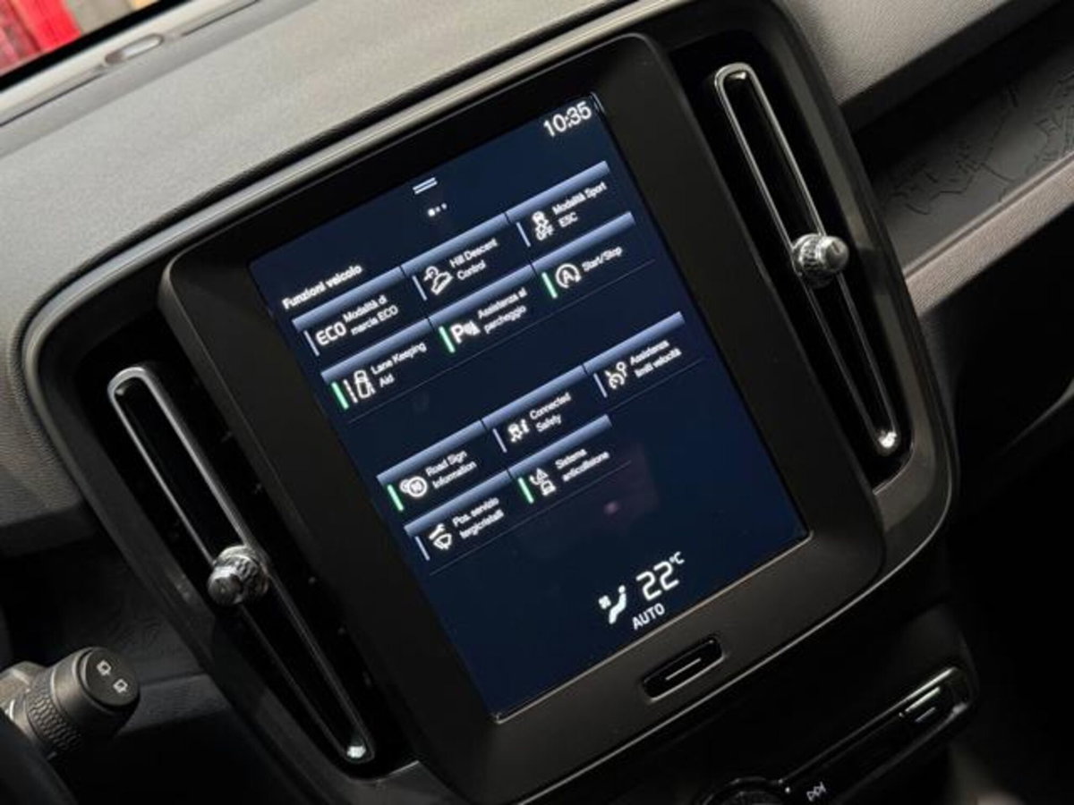 Volvo XC40 T2 Geartronic Momentum Core (17)