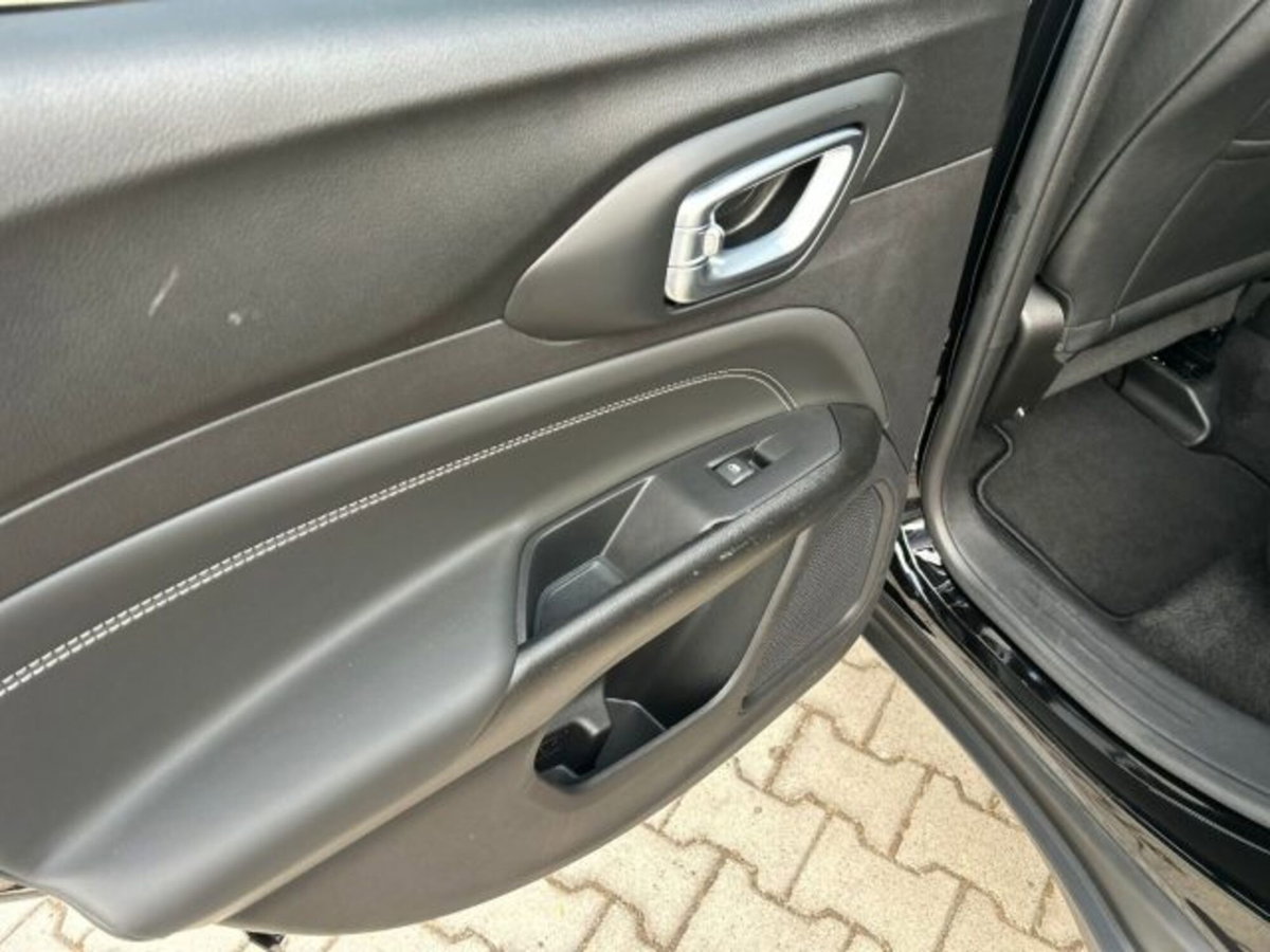 Jeep Compass 1.3 T4 190CV PHEV AT6 4xe Limited (16)