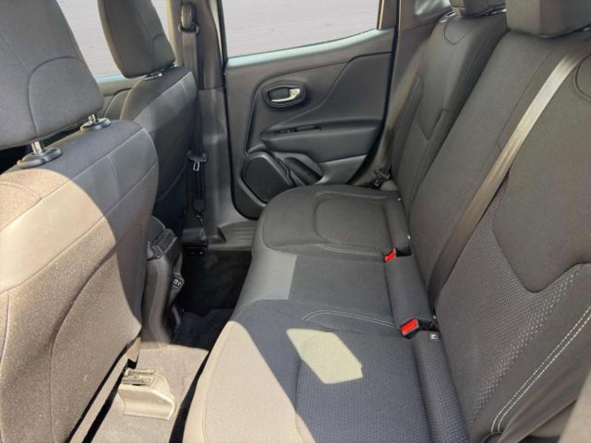 Jeep Renegade 1.3 T4 190CV PHEV 4xe AT6 Limited (10)