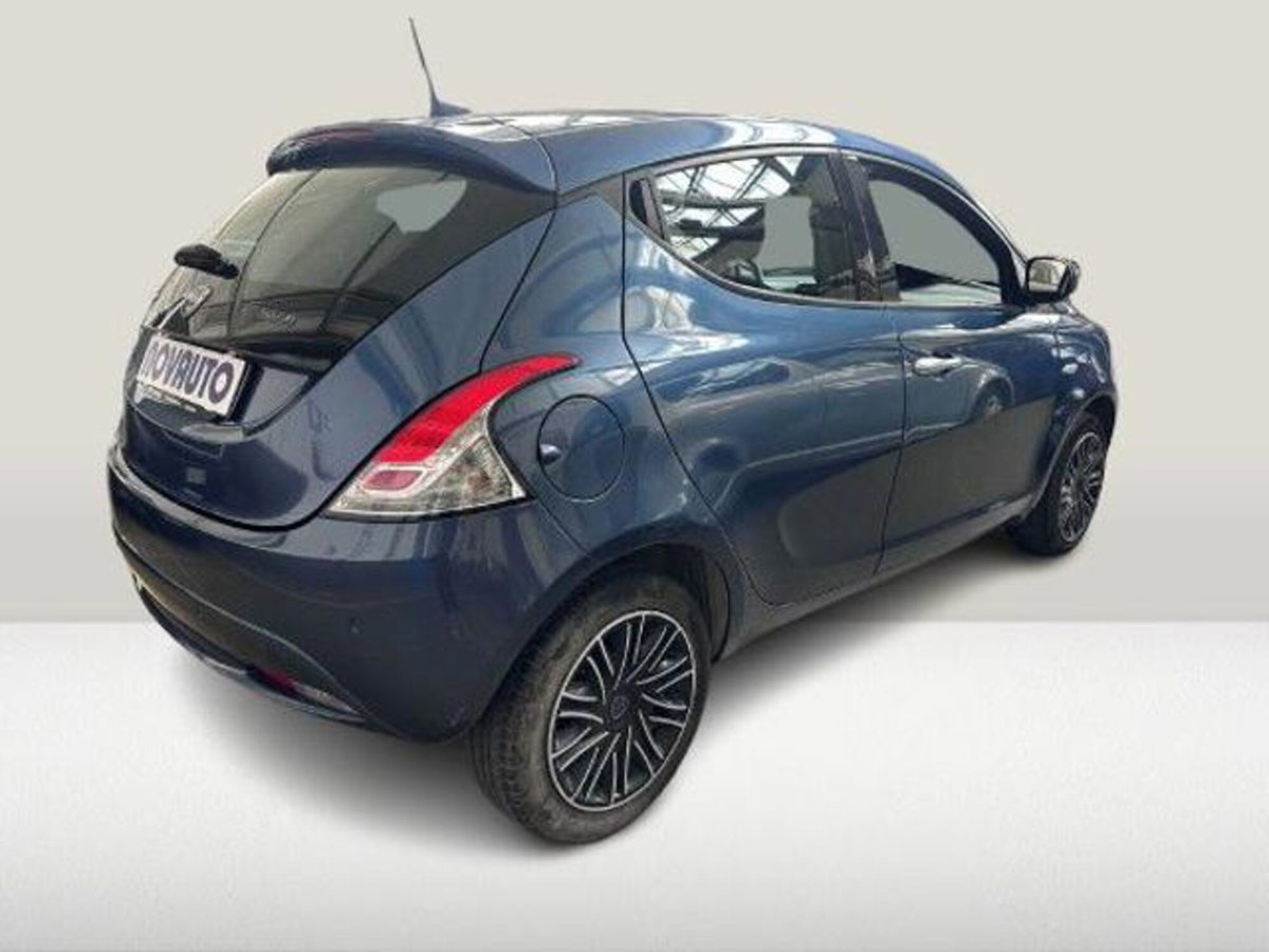 Lancia Ypsilon 1.0 FireFly 5 porte S&S Hybrid Ecochic Gold (4)