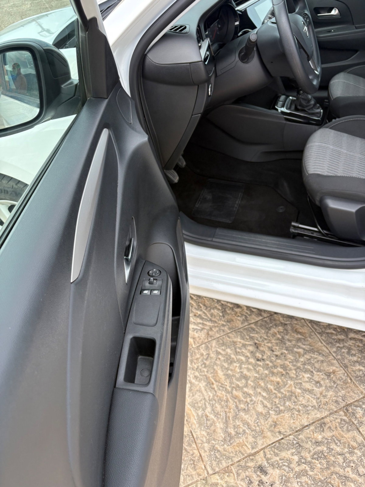 Opel Corsa 1.5 D 100 CV Edition (9)