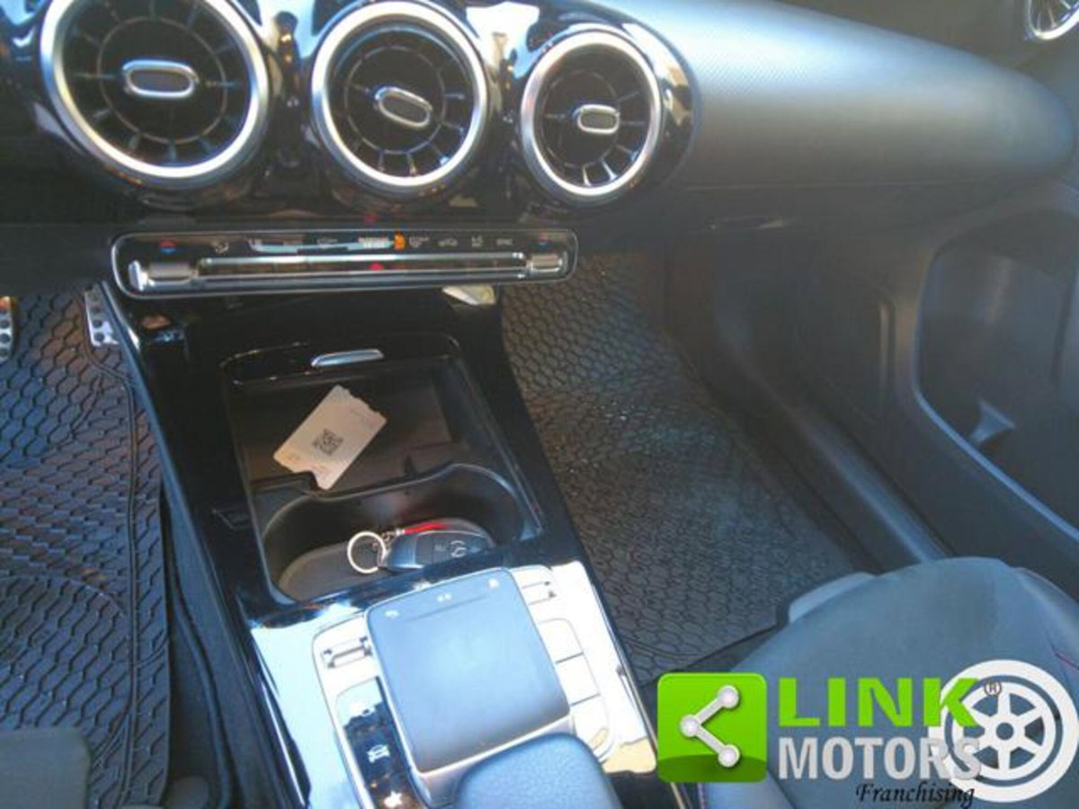 Mercedes-Benz Classe A Sedan 250 Automatic 4Matic 4p. Premium (14)
