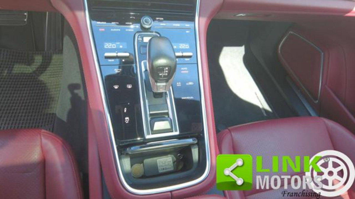 Porsche Panamera 2.9 4 10 years Edition (8)