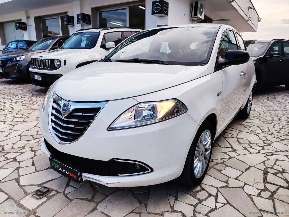 Lancia Ypsilon 1.3 MJT 16V 95 CV 5 porte S&S Silver